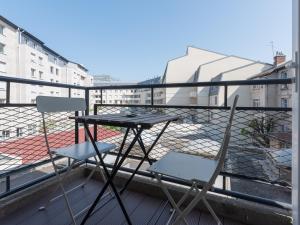 Appartements Apparts Seasons - Saint Etienne - La Terrasse : Appartement avec Balcon