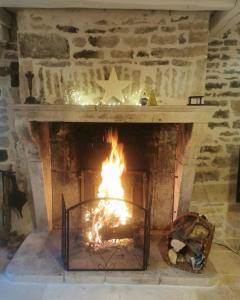 La Closerie de Gigny Maison Templiere avec Piscine,jacuzzi
