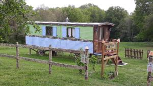 Maisons de vacances Roulotte Fleur des Champs : photos des chambres