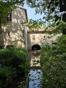 B&B / Chambres d'hotes Chambre d'hotes Le Moulin de Moulis : photos des chambres