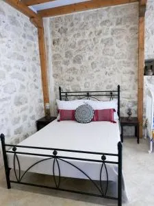 Το Λαϊνάκι by Fox Tale Guest House - Sívros