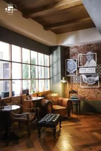 Roots Chew Hotel - Тайнань