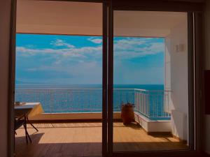 Beachfront Luxe Apartment Sarande