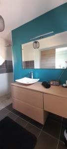 Sejours chez l'habitant Chambre Privee proche circuit 24h, wi-fi , parking : Chambre Double avec Salle de Bains Privative