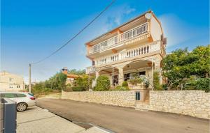 2 Bedroom Gorgeous Apartment In Kozino