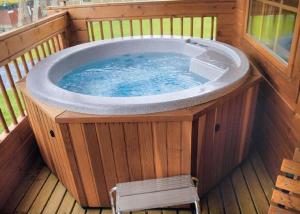 Luxury 3 bedroom, 3 bathroom lodge with hot tub