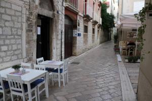 Val & Mar Studio Apartment