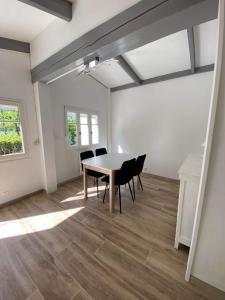 Maison bord de lac de charmes