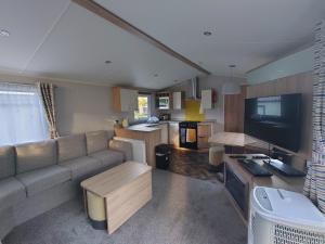 Lakeside Caravan White Acres Holiday Park Newquay Sleeps 6