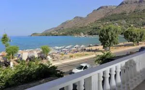 Chrispy Apartments - Vrýsi