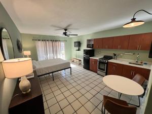 Standard Studio room in Breezy Palms Resort