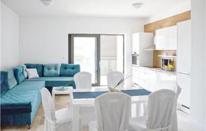 2 Bedroom Lovely Apartment In Sibenik