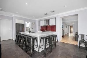 Luxury Coastal Escape - Spacious Group Accommodation