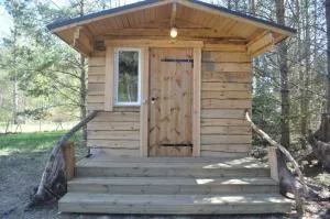 Korjuse Moori metsaonn- forest hut - 卡斯姆