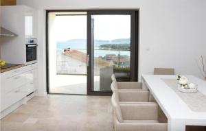 Beautiful Apartment In Sibenik With Kitchen 