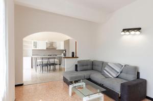 JOIVY Family Flat with 3 Balconies, 10 Min to Beach