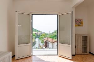 JOIVY Family Flat with 3 Balconies, 10 Min to Beach