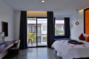 Central Corner Suite