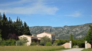 Maisons de vacances LS2-375 CARABANO Partie de maison avec piscine a partager, 2 personnes, a Cheval Blanc, Luberon, Provence : Maison 1 Chambre