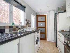 Amazing 2BR Townhouse in Fab District - Queens Uni - Pass the Keys