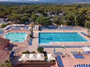 Villages vacances Bungalow de luxe de 60m2 dans camping 5 etoiles : photos des chambres