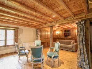 Maison spacieuse à Saint-Martin-des-Entrées avec jardin