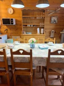 Chalets Chalet de 3 chambres avec piscine partagee sauna et terrasse a Le Devoluy : photos des chambres