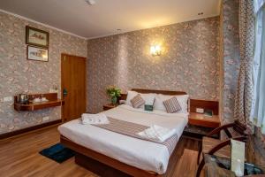 Muscatel Spring Burn - 100 Mts from Mall Road