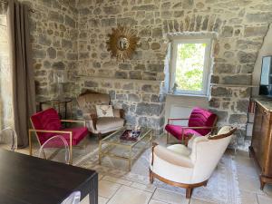 Maisons de vacances Mas de charme Jas de Berrias piscine proche Les Vans Ruoms Gorges Ardeche : photos des chambres