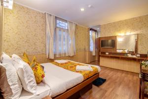 Muscatel Spring Burn - 100 Mts from Mall Road