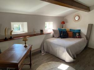 Maisons de vacances Mas de charme Jas de Berrias piscine proche Les Vans Ruoms Gorges Ardeche : photos des chambres