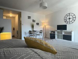 Appartements Moissac Centre Studio 30m2 Calme Cour Interieure velo Netflix : photos des chambres