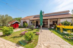 Unique Villa Štrkalj with private pool, traditional tavern, fireplace, 4 bicyles