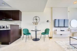 Great Deal Cozy 1BR with Pool & City Views by Deluxe Holiday Homes