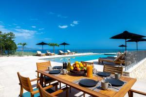 Villa Rodanthi - Chromatic Sunsets by etouri