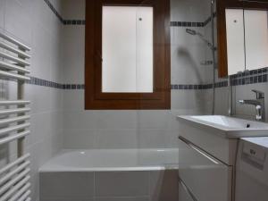 Appartement 3 pièces, piscine, skis aux pieds, centre de Méribel - FR-1-180-136