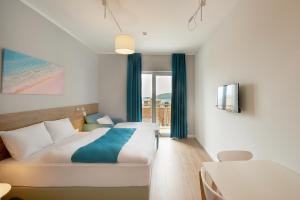 Family Room with Sea View room in Hotel Larimar