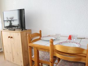Appartements Studio a Gruissan, 2 couchages, piscine, proche plage et commerces - FR-1-229-106 : photos des chambres