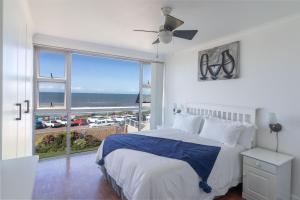 14 Warnerdoone Beachfront Apartment