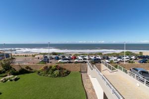 14 Warnerdoone Beachfront Apartment