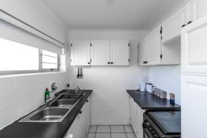 14 Warnerdoone Beachfront Apartment