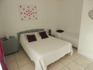 B&B / Chambres d'hotes Villa Gypsie : Chambre Triple avec Salle de Bains Privative
