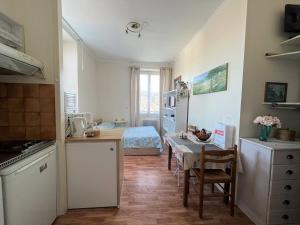 Studio lumineux à Cambo-les-Bains, proche thermes, coin nuit, kitchenette, internet, animaux acceptés - FR-1-495-10