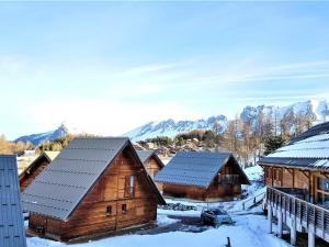 Chalets Chalet La Joue du Loup, 3 pieces, 7 personnes - FR-1-504-51 : photos des chambres