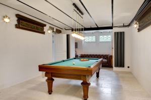Chalets Villa - Chalet Clermont-Tonnerre avec piscine en centre-ville : photos des chambres