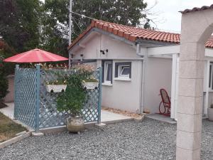 Charmant studio à la campagne avec piscine partagée près de Vichy - FR-1-489-230