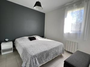 Appartement T2 confortable avec terrasse sud et parking, au calme, proche commerces, petit animal accepté - FR-1-495-6