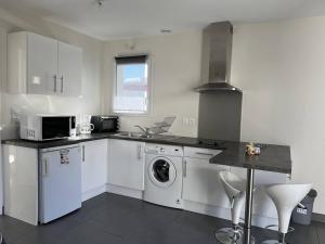 T1 Bis Cambo: 2 Pers, Terrasse, Parking, Wifi, Anim. Admis - FR-1-495-12