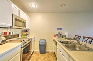 Pool Days and Water Fun Await Lake Ozark Escape!