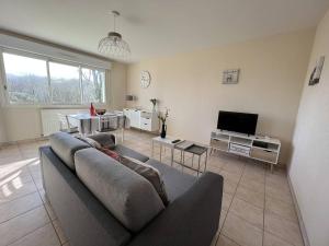 Charmant T2 à Cambo-les-Bains : Terrasse, Parking, Internet - FR-1-495-76
